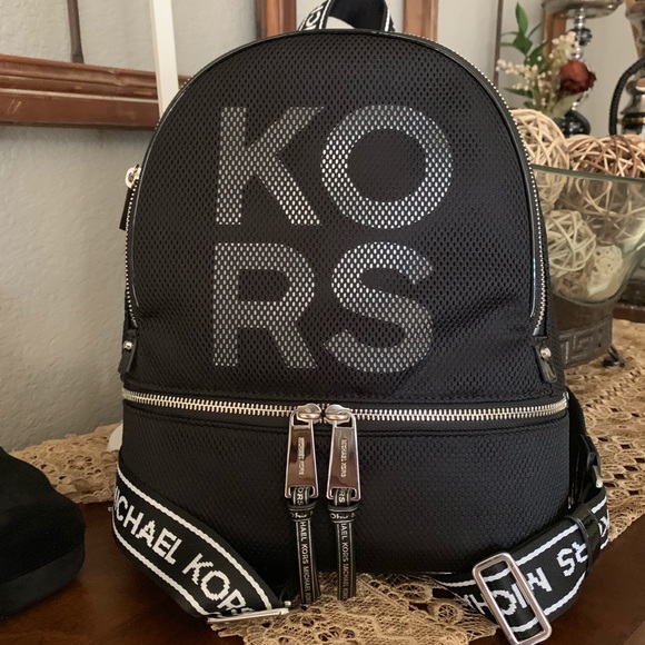 Michael Kors Handbags - New medium MK backpack 🖤
